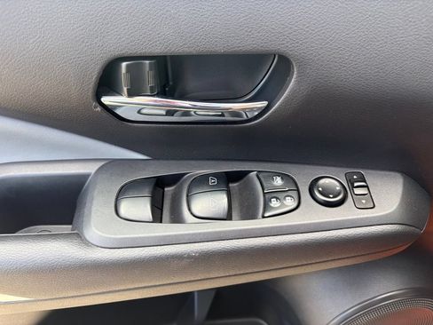 Used 2023 Nissan Kicks SR w/ SR Premium Package FWD image 14
