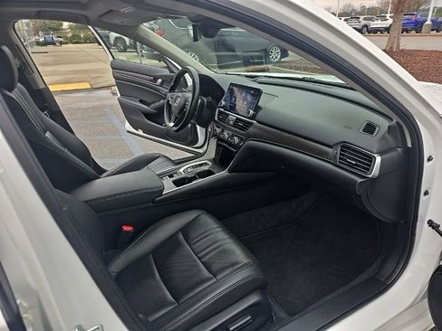 Used 2022 Honda Accord Touring image 38