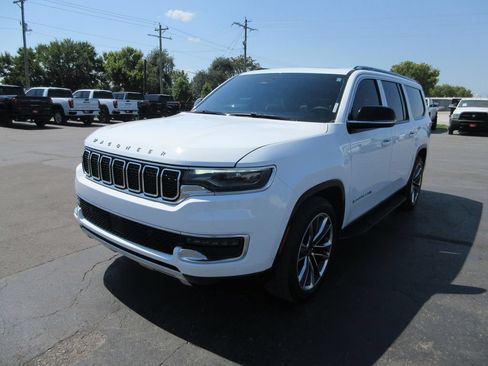 Used 2023 Jeep Wagoneer L Series II w/ Premium Group I AWD/4WD image 12