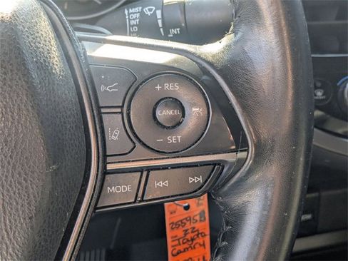 Used 2022 Toyota Camry SE image 18