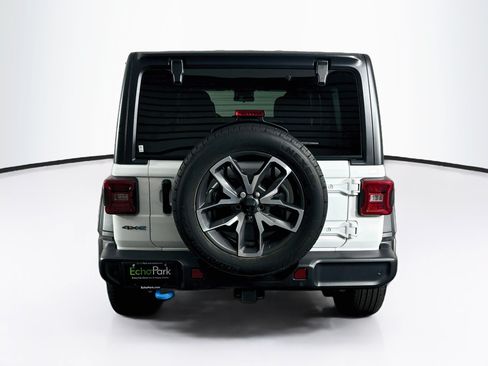 Used 2024 Jeep Wrangler Unlimited w/ Convenience Group AWD/4WD image 7