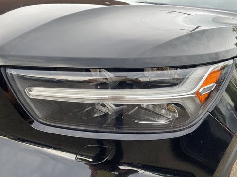 Used 2021 Volvo XC40 T5 R-Design image 18