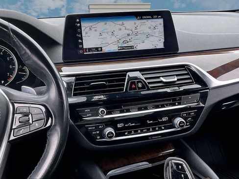 Used 2018 BMW 540i xDrive w/ Premium Package image 6