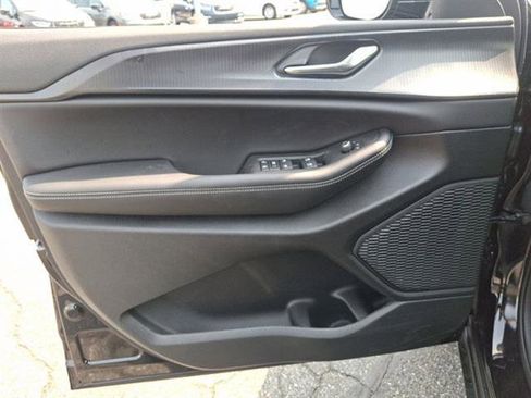 New 2025 Jeep Grand Cherokee L Altitude image 34