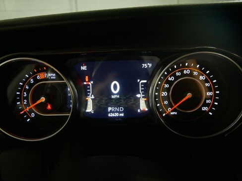 Used 2020 Jeep Wrangler Unlimited Sahara AWD/4WD image 21