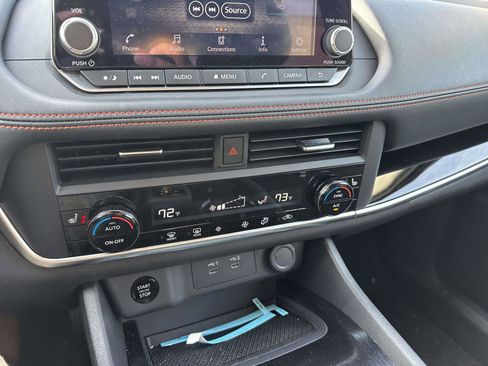 Used 2025 Nissan Rogue SV image 22