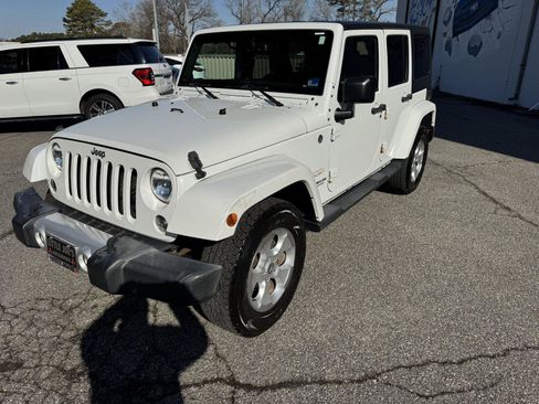 Used 2015 Jeep Wrangler Unlimited Sahara w/ Connectivity Group image 11