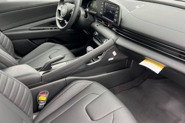 New 2026 Hyundai Elantra SEL Sport FWD image 14