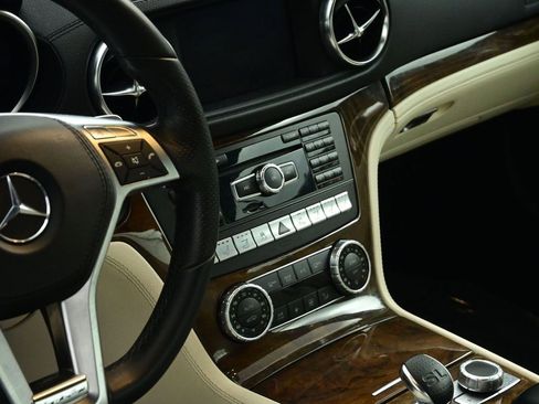 Used 2013 Mercedes-Benz SL 550 image 6