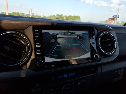 Used 2023 Toyota Tacoma TRD Off-Road image 19