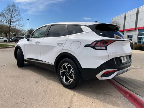 Used 2025 Kia Sportage LX image 8