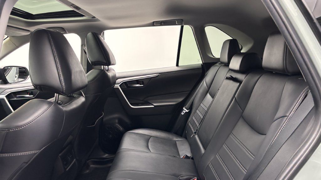 Used 2021 Toyota RAV4 XLE Premium AWD/4WD image 31