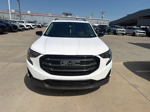 Used 2020 GMC Terrain SLT w/ Preferred Package FWD image 2