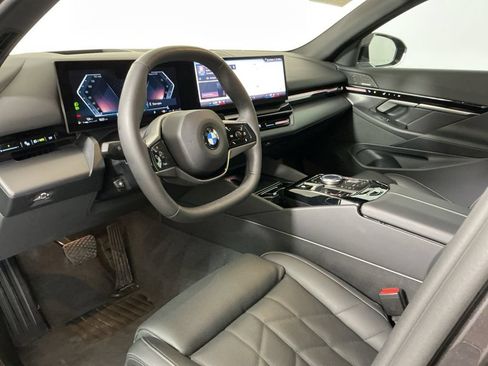 Used 2025 BMW 530i w/ Premium Package RWD image 21