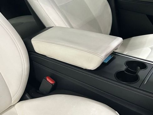 Used 2021 Tesla Model Y Performance image 27