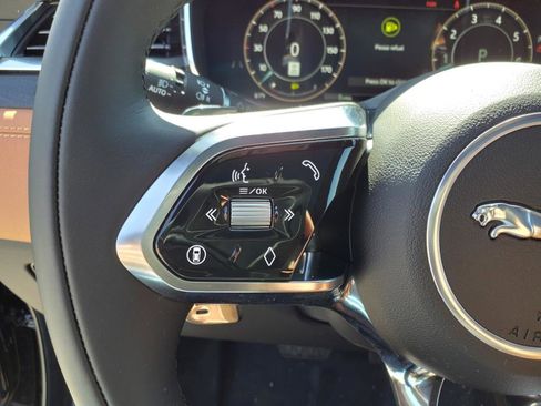 Certified 2026 Jaguar F-PACE R-Dynamic S image 15