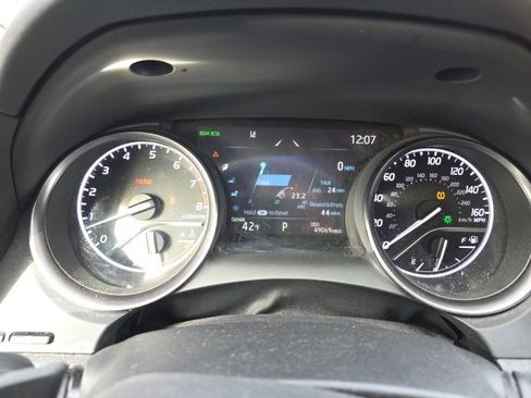 Used 2021 Toyota Camry SE w/ Cold Weather Package image 11