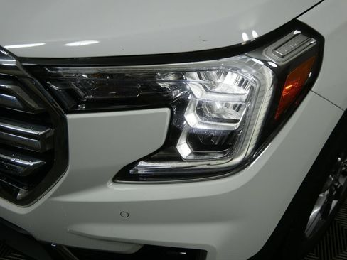 Used 2023 GMC Terrain SLT w/ Tech Package AWD/4WD image 10