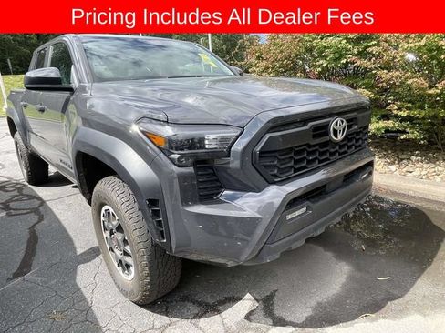 Used 2024 Toyota Tacoma TRD Off-Road AWD/4WD image 12