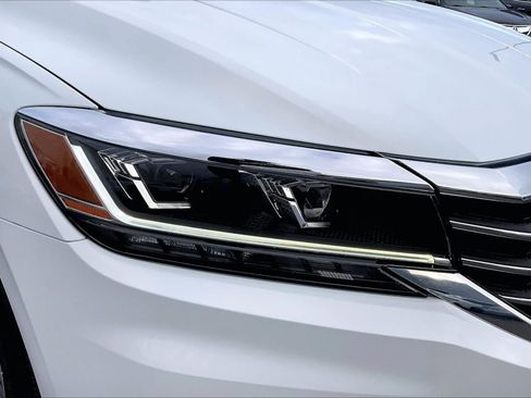 Used 2022 Volkswagen Passat 2.0T SE image 25