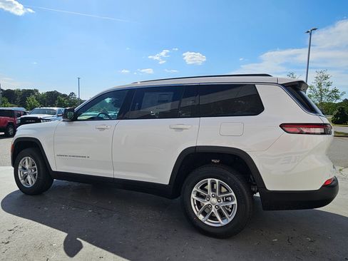 New 2026 Jeep Grand Cherokee L Laredo RWD image 5