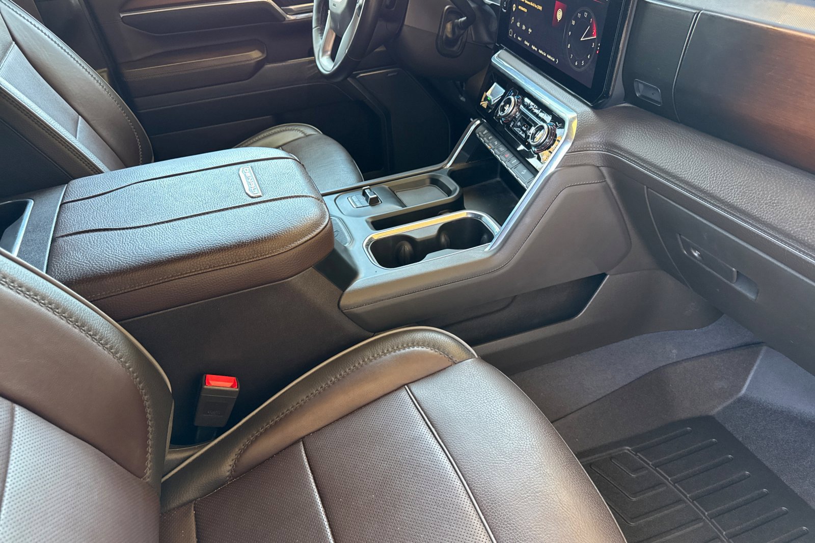 Used 2024 GMC Sierra 2500 Denali w/ Denali Reserve Package AWD/4WD image 16