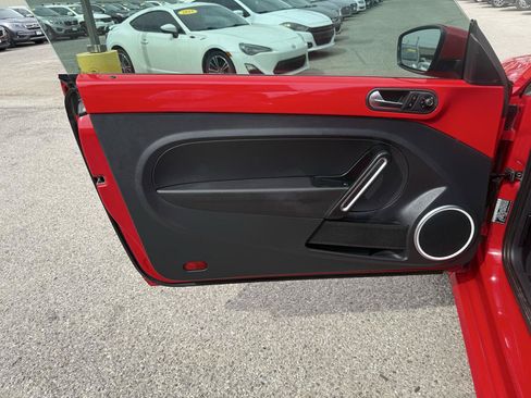 Used 2019 Volkswagen Beetle 2.0T SE FWD image 11