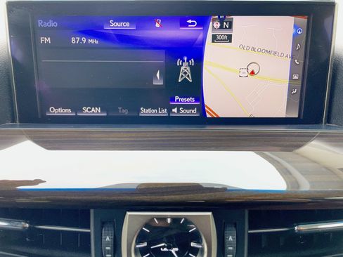 Used 2019 Lexus LX 570 4WD w/ Luxury Package image 29