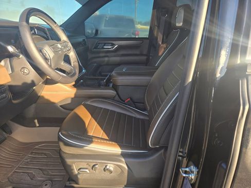Used 2025 GMC Yukon Denali Ultimate w/ LPO, Floor Liner Package AWD/4WD image 7