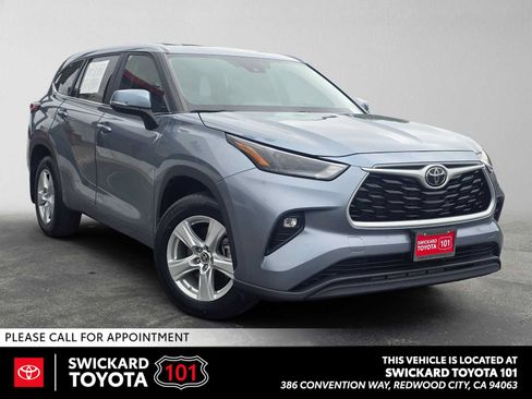 Used 2023 Toyota Highlander LE FWD image 1