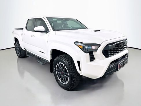 Used 2025 Toyota Tacoma TRD Sport image 3