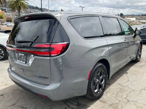 Used 2023 Chrysler Pacifica Limited w/ S Appearance Package FWD image 79