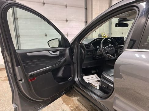 Used 2025 Ford Escape Platinum image 11
