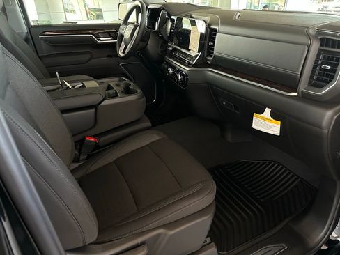 New 2026 GMC Sierra 1500 SLE w/ Preferred Package image 15