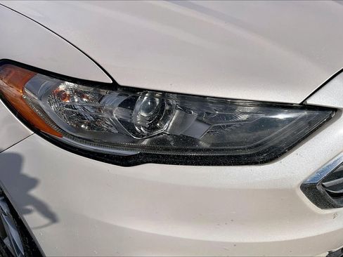 Used 2017 Ford Fusion SE image 22