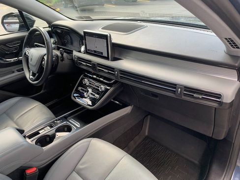 Used 2022 Lincoln Corsair AWD w/ Premium Package image 13