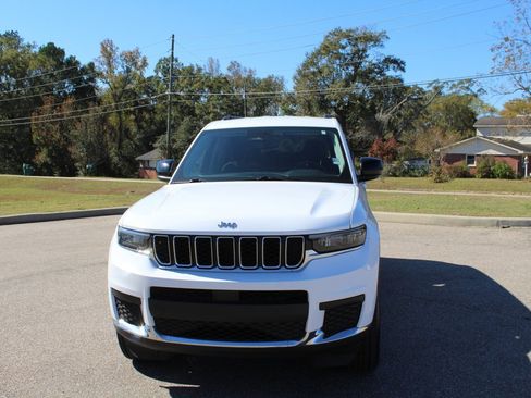 Used 2023 Jeep Grand Cherokee L Laredo image 8