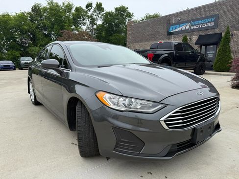 Used 2020 Ford Fusion SE FWD image 3