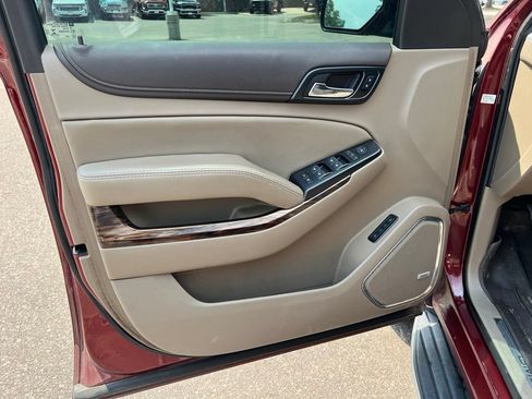 Used 2019 GMC Yukon XL SLT w/ Open Road Package AWD/4WD image 9