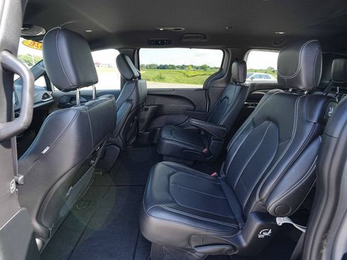 Used 2026 Chrysler Pacifica Select FWD image 18