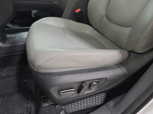 Certified 2023 Toyota Sienna XLE FWD image 26