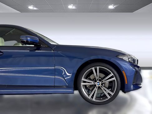 Used 2023 BMW 330i Sedan w/ Parking Assistance Package RWD image 34