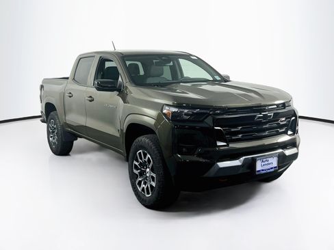 Used 2024 Chevrolet Colorado Z71 w/ Z71 Convenience Package 2 AWD/4WD image 3