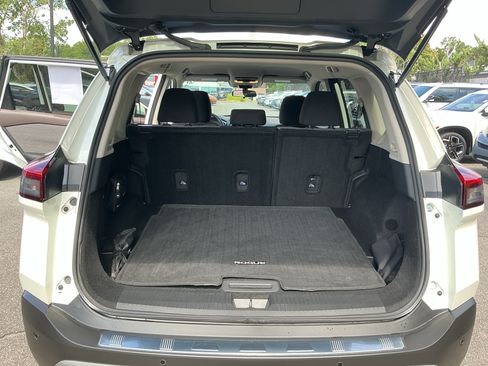 Used 2021 Nissan Rogue SV FWD image 24