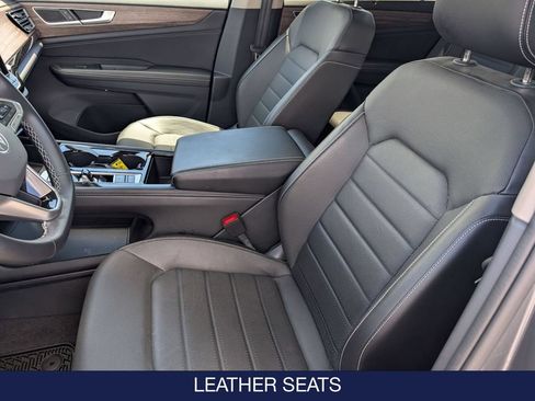 Used 2024 Volkswagen Atlas SEL AWD/4WD image 14