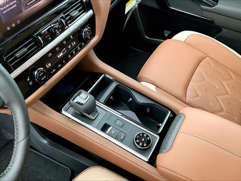 New 2026 Nissan Pathfinder Platinum AWD/4WD image 7