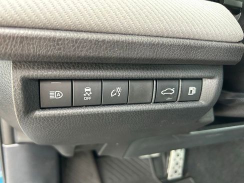 Used 2025 Toyota Camry SE w/ Convenience Package FWD image 18