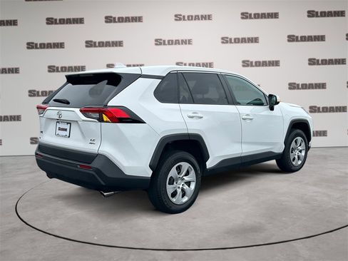 Used 2023 Toyota RAV4 LE image 5