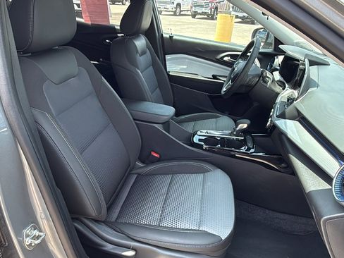 Used 2024 Chevrolet Trax LT w/ Driver Confidence Package FWD image 28