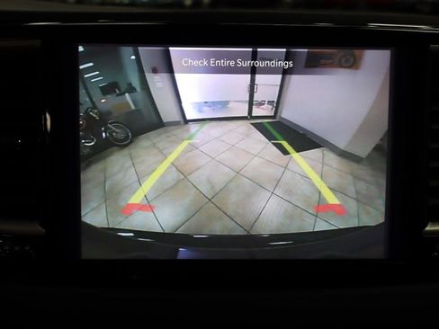 Used 2023 Chrysler Pacifica Touring-L FWD image 17